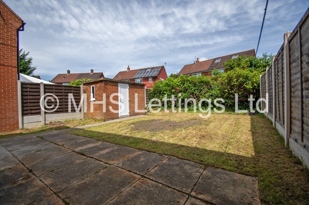 Photo of 2 Bedroom Semi-Detached House in 8 Old Farm Close, Leeds, LS16 5DG