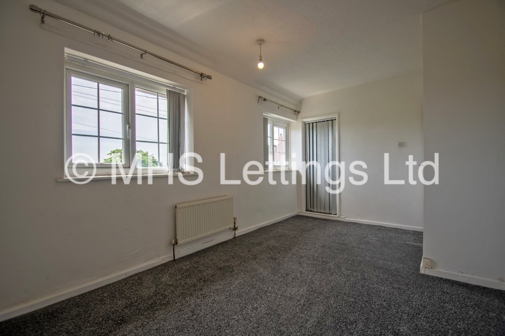 Photo of 2 Bedroom Semi-Detached House in 8 Old Farm Close, Leeds, LS16 5DG