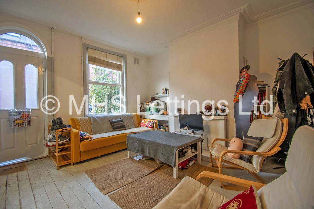 Photo of 2 Bedroom Mid Terraced House in 8 Pennington Grove, Leeds, LS6 2JL