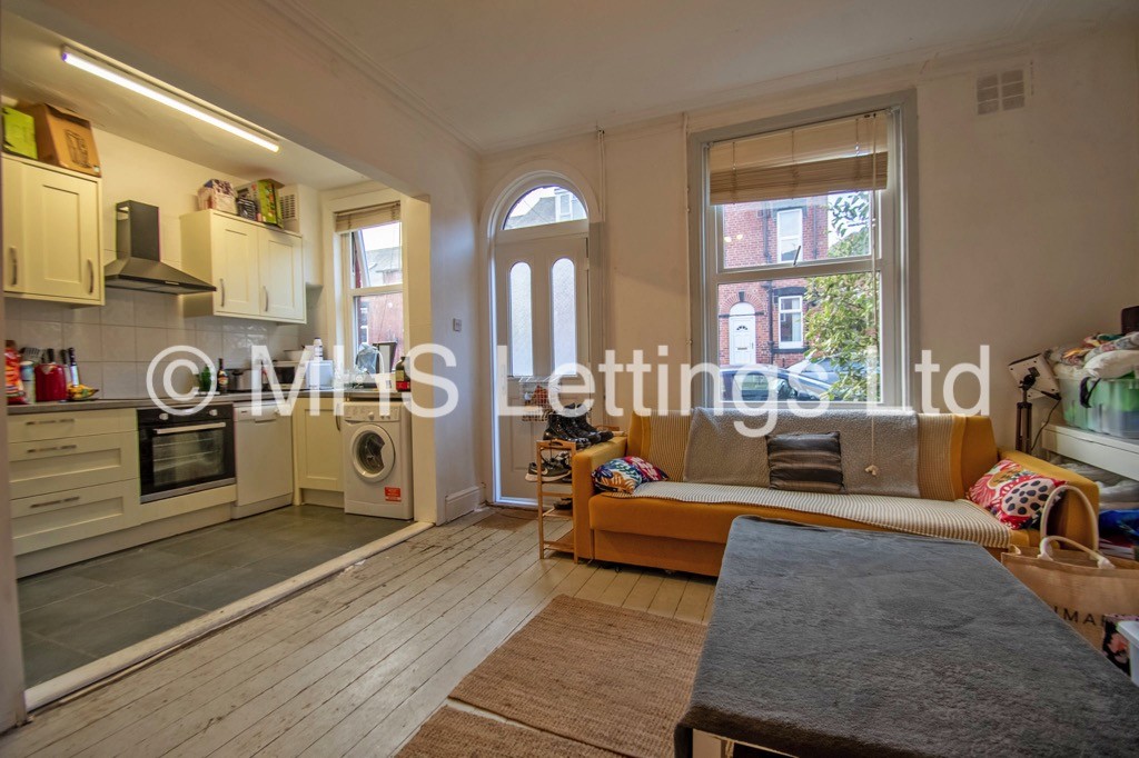 Photo of 2 Bedroom Mid Terraced House in 8 Pennington Grove, Leeds, LS6 2JL