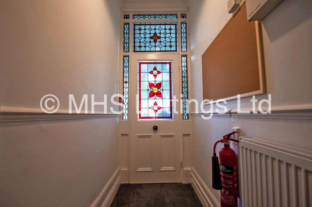 Photo of 5 Bedroom Mid Terraced House in 5 Hanover Square, Leeds, LS3 1AP