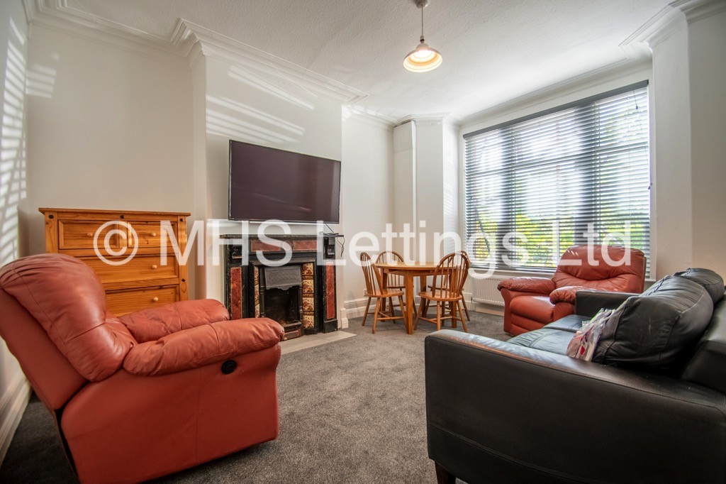 Photo of 5 Bedroom Mid Terraced House in 5 Hanover Square, Leeds, LS3 1AP