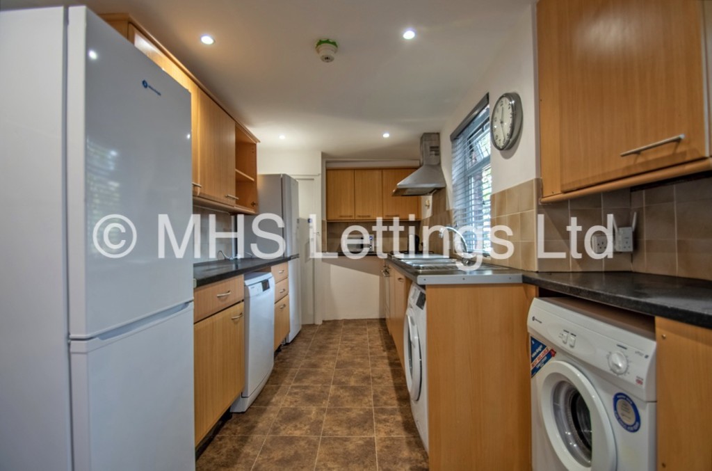 Photo of 5 Bedroom Mid Terraced House in 5 Hanover Square, Leeds, LS3 1AP