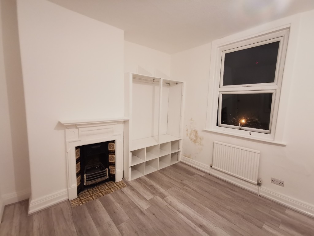 Photo of 4 Bedroom Mid Terraced House in 5 Hanover Square, Leeds, LS3 1AP