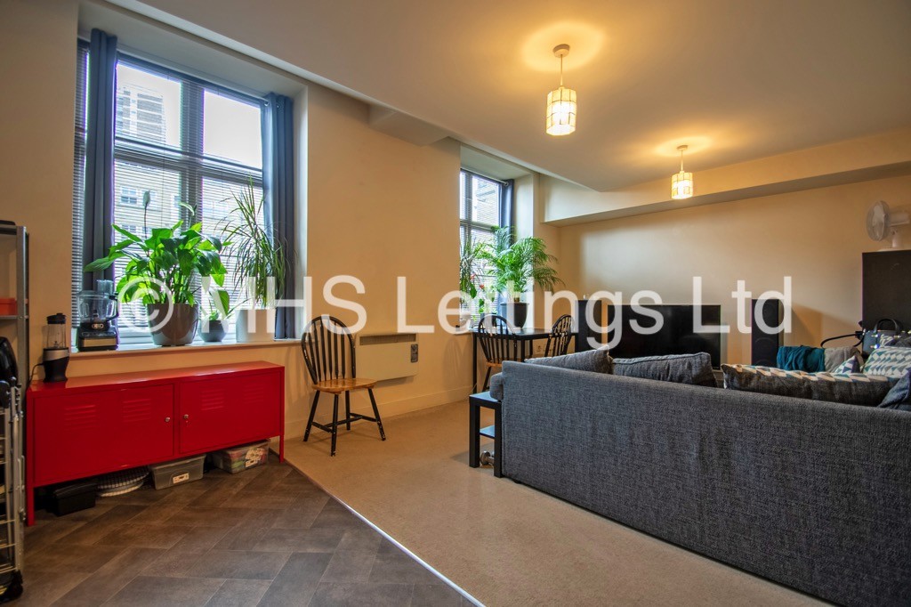 Photo of 2 Bedroom Ground Floor Flat in 24 Winker Green Lodge, Leeds, LS12 3DH