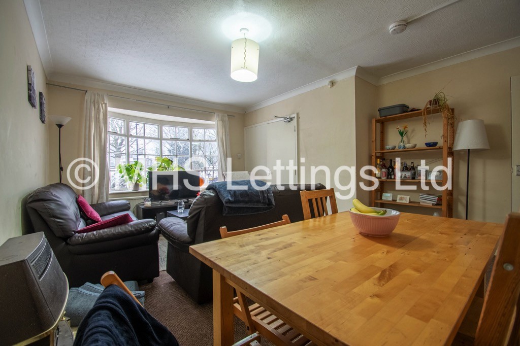 Photo of 4 Bedroom Mid Terraced House in 3 North Grange Mews, Leeds, LS6 2EW