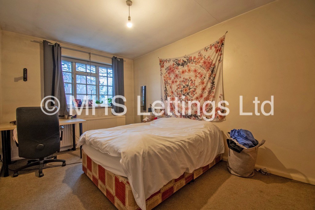 Photo of 4 Bedroom Mid Terraced House in 3 North Grange Mews, Leeds, LS6 2EW