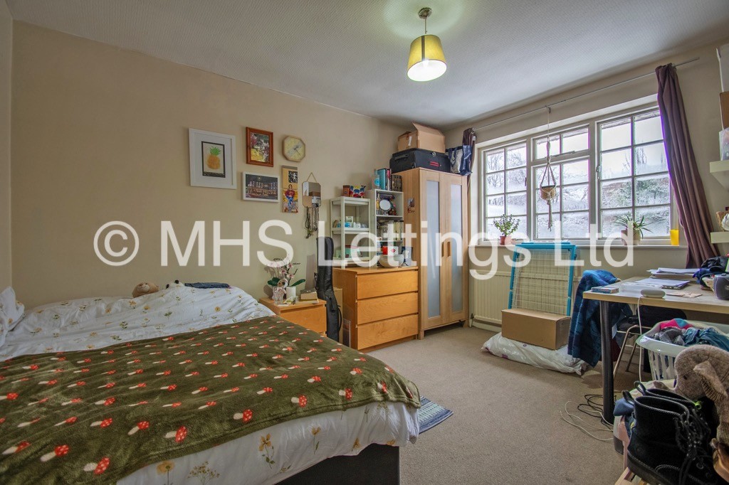 Photo of 4 Bedroom Mid Terraced House in 3 North Grange Mews, Leeds, LS6 2EW