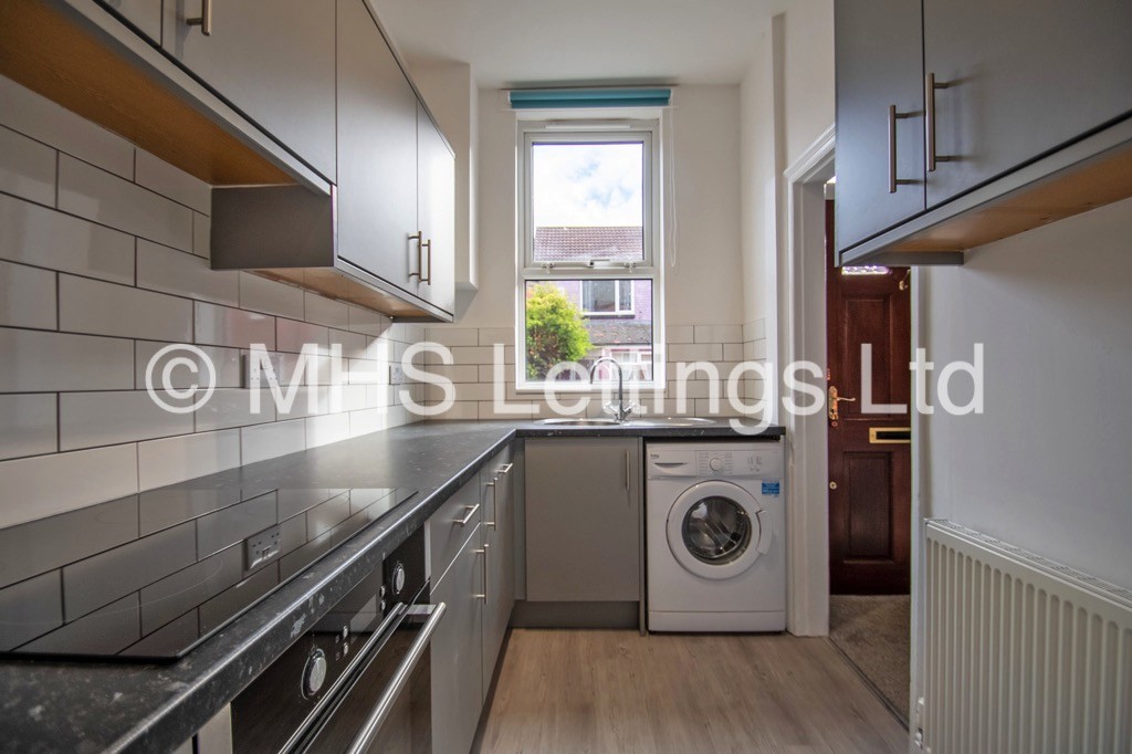 Photo of 1 Bedroom Mid Terraced House in 44 Aviary Grove