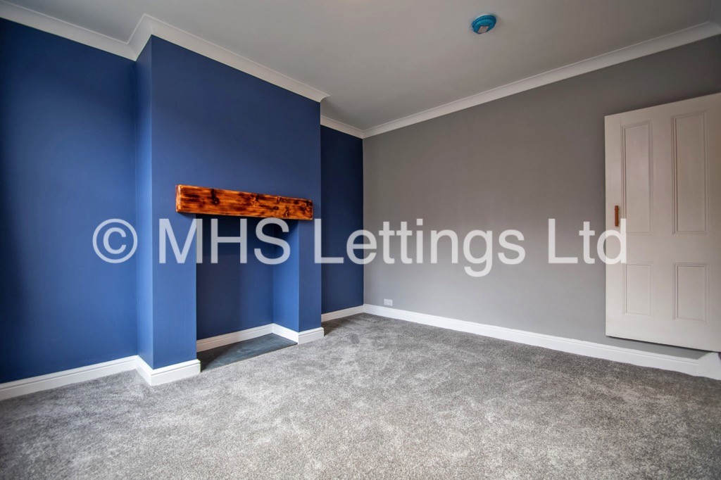 Photo of 1 Bedroom Mid Terraced House in 44 Aviary Grove
