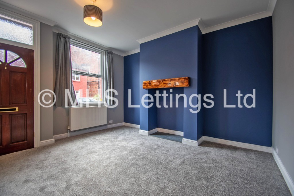 Photo of 1 Bedroom Mid Terraced House in 44 Aviary Grove