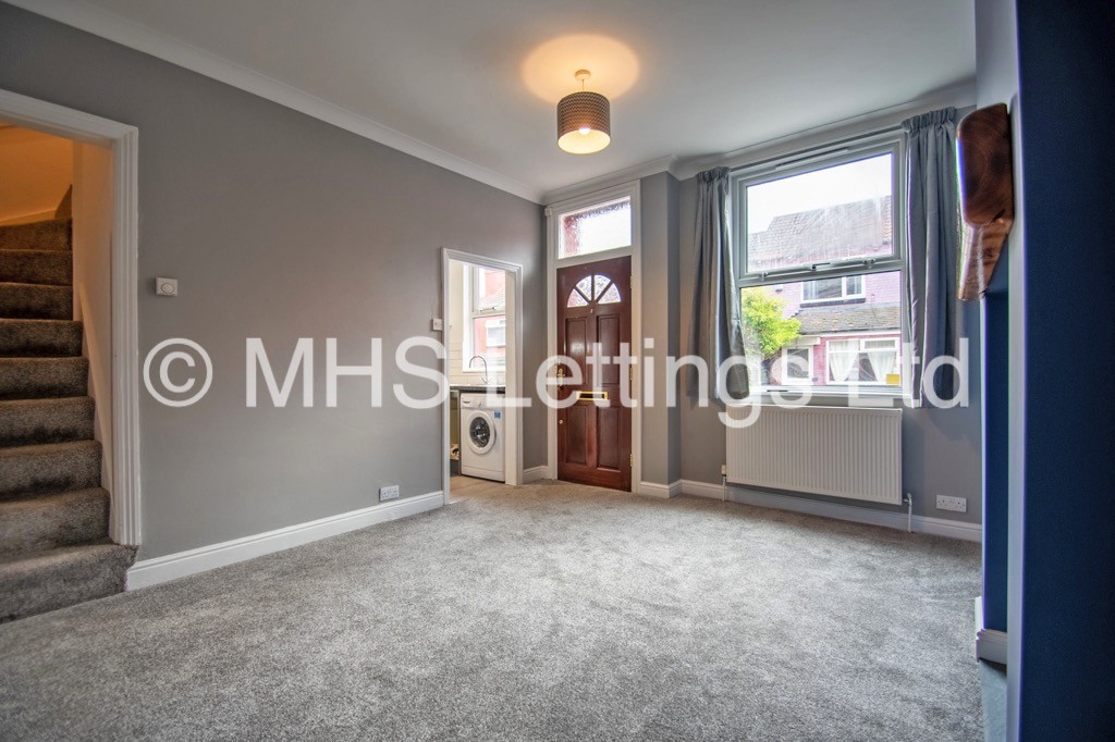 Photo of 1 Bedroom Mid Terraced House in 44 Aviary Grove