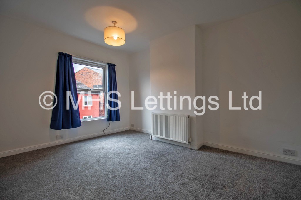 Photo of 1 Bedroom Mid Terraced House in 44 Aviary Grove