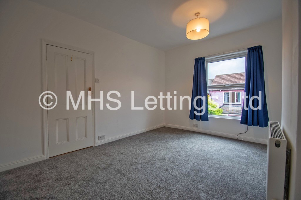 Photo of 1 Bedroom Mid Terraced House in 44 Aviary Grove