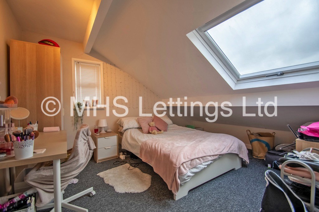 Photo of 4 Bedroom End Terraced House in 6 Christopher Road, Leeds, LS6 2JX