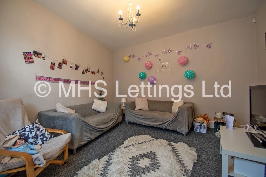 Photo of 4 Bedroom End Terraced House in 6 Christopher Road, Leeds, LS6 2JX