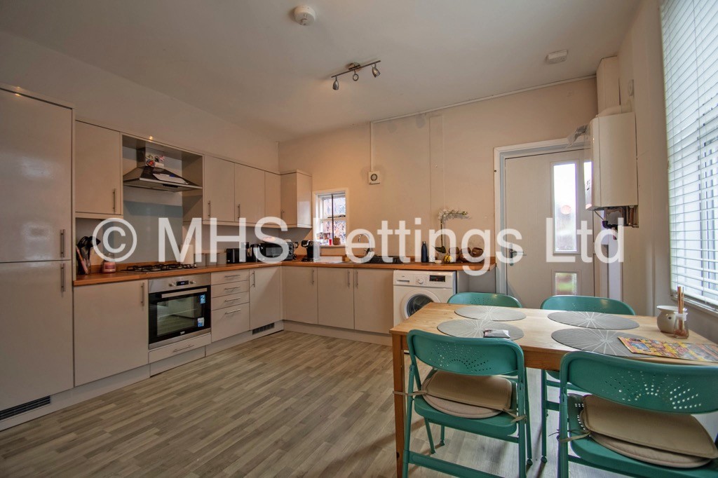 Photo of 4 Bedroom End Terraced House in 6 Christopher Road, Leeds, LS6 2JX