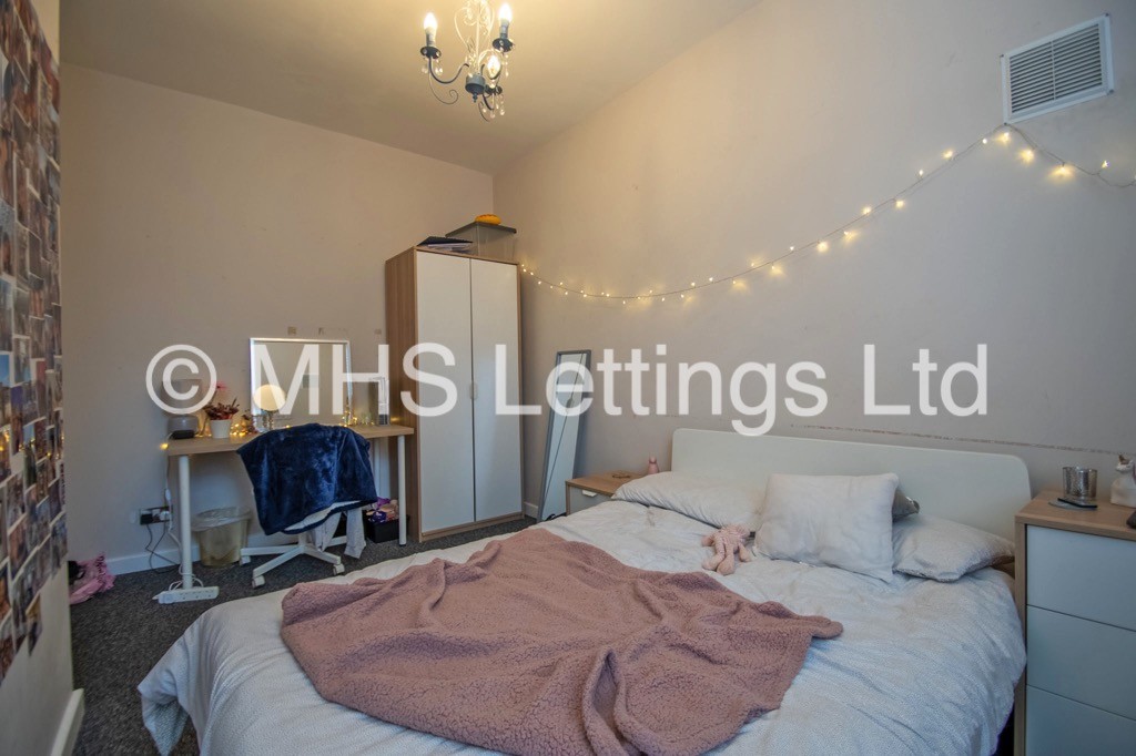 Photo of 4 Bedroom End Terraced House in 6 Christopher Road, Leeds, LS6 2JX