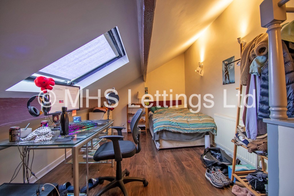 Photo of 2 Bedroom Mid Terraced House in 16 Harold Street, Leeds, LS6 1PL