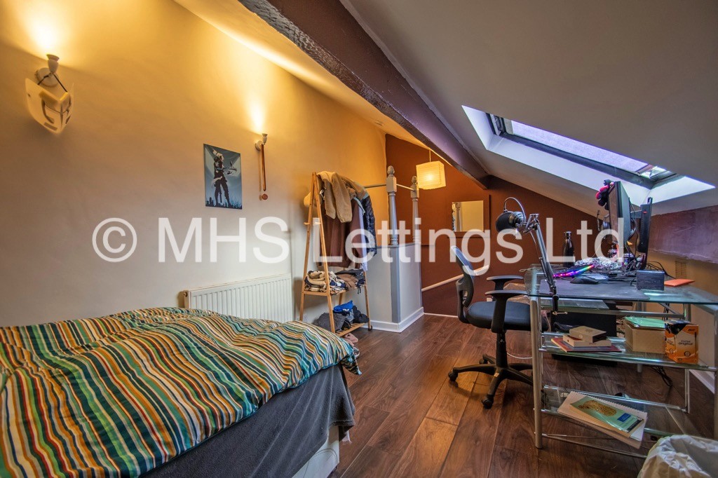 Photo of 2 Bedroom Mid Terraced House in 16 Harold Street, Leeds, LS6 1PL