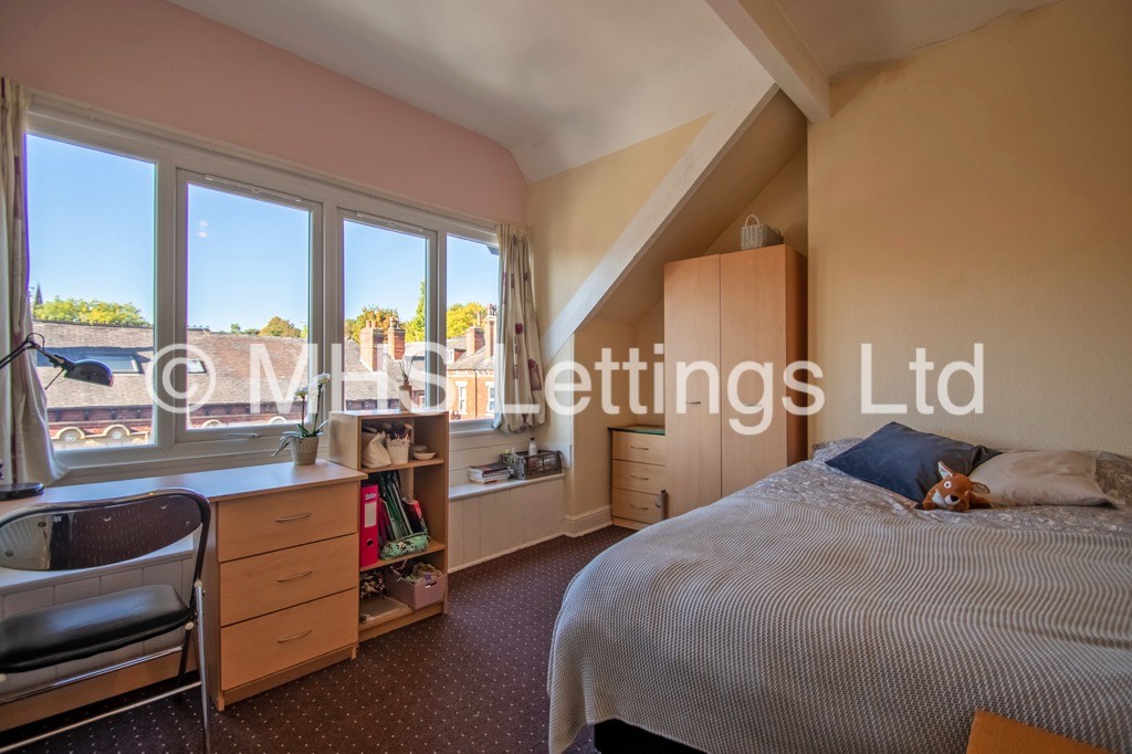 Photo of 6 Bedroom Apartment in 12a Regent Park Avenue, Leeds, LS6 2AU