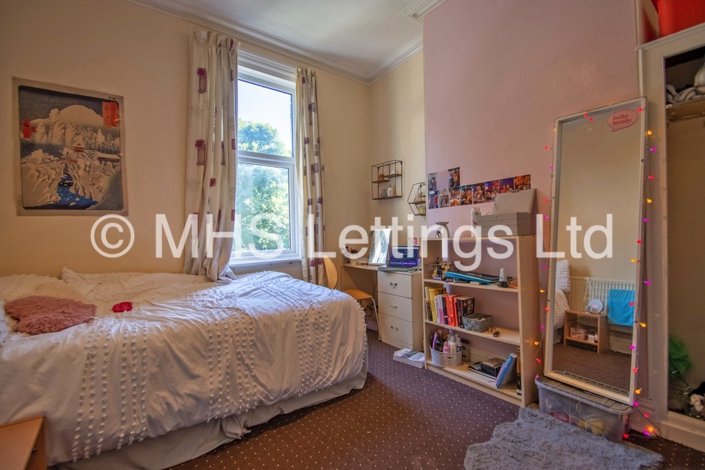 Photo of 6 Bedroom Apartment in 12a Regent Park Avenue, Leeds, LS6 2AU