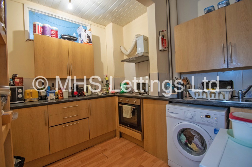 Photo of 6 Bedroom Apartment in 12a Regent Park Avenue, Leeds, LS6 2AU