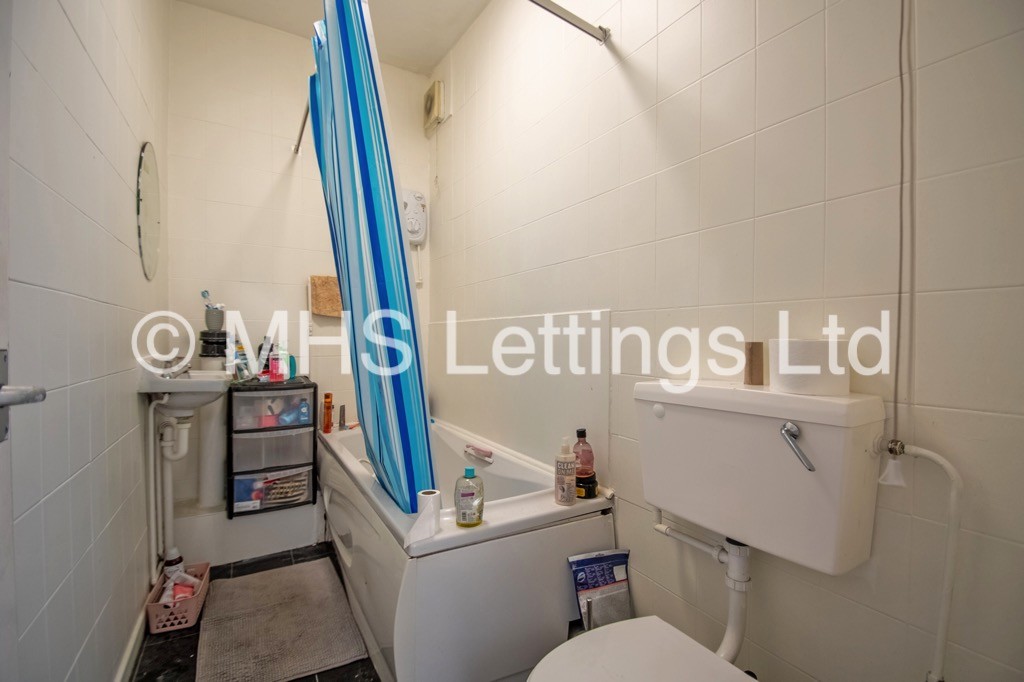 Photo of 6 Bedroom Apartment in 12a Regent Park Avenue, Leeds, LS6 2AU