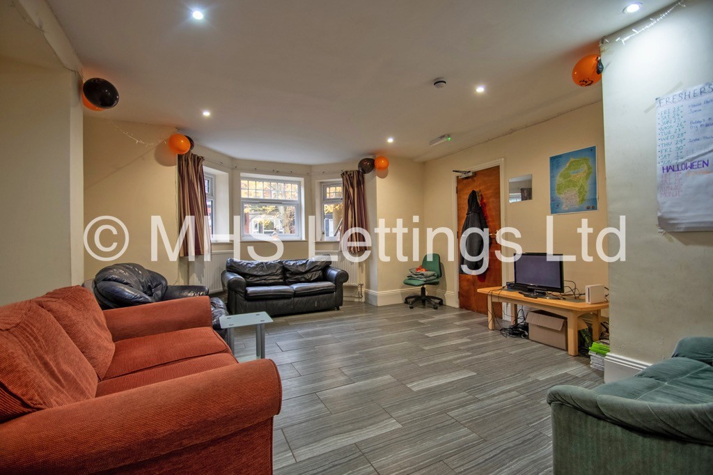 Photo of 10 Bedroom Mid Terraced House in 25 Regent Park Terrace, Leeds, LS6 2AX