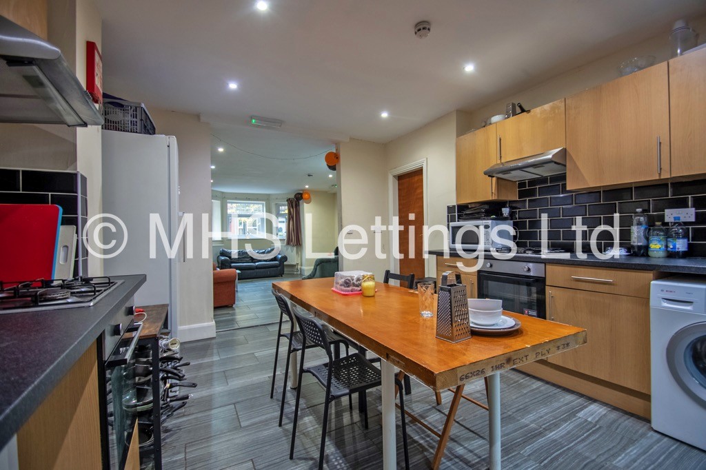 Photo of 10 Bedroom Mid Terraced House in 25 Regent Park Terrace, Leeds, LS6 2AX