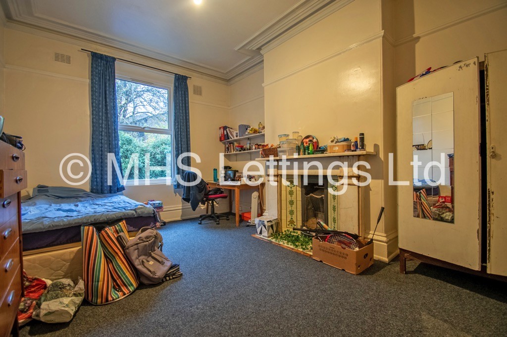Photo of 10 Bedroom Mid Terraced House in 25 Regent Park Terrace, Leeds, LS6 2AX
