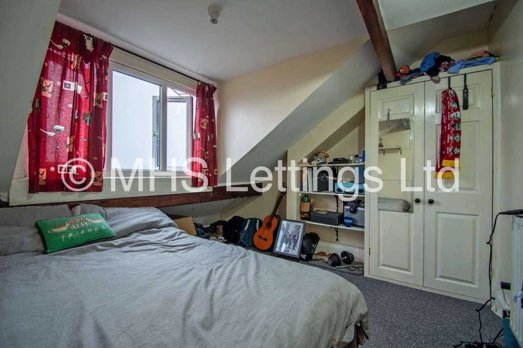 Photo of 12 Bedroom Mid Terraced House in 217 Hyde Park Road, Leeds, LS6 1AH