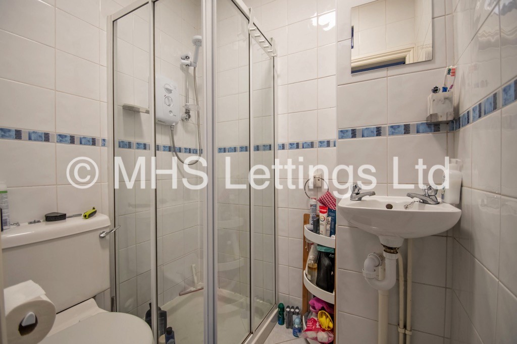 Photo of 5 Bedroom Mid Terraced House in 26 Norwood Place, Leeds, LS6 1DY