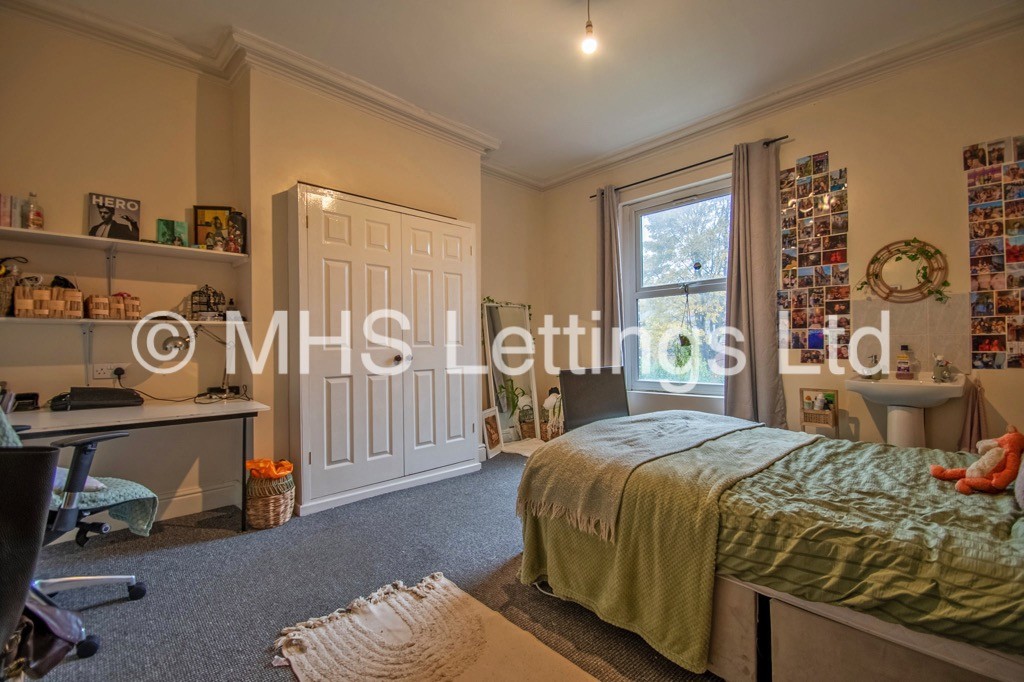Photo of 9 Bedroom End Terraced House in 6 Regent Park Avenue, Leeds, LS6 2AU