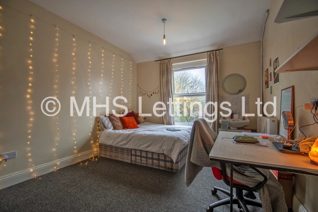 Photo of 9 Bedroom End Terraced House in 6 Regent Park Avenue, Leeds, LS6 2AU