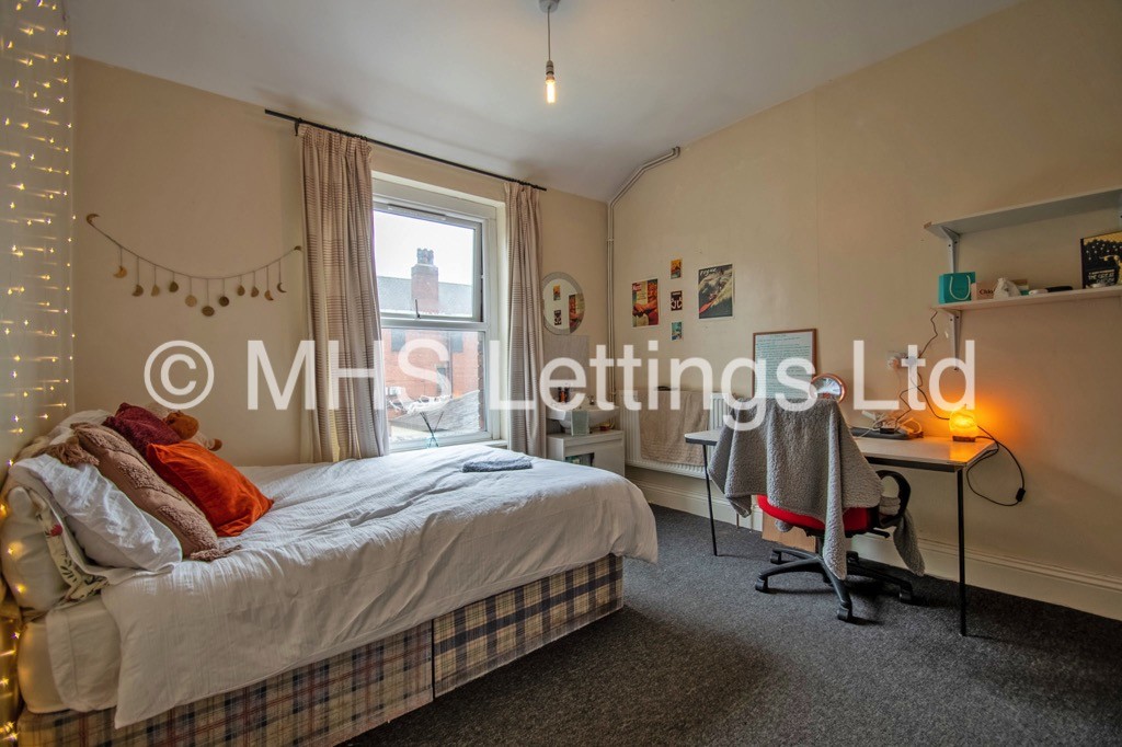 Photo of 9 Bedroom End Terraced House in 6 Regent Park Avenue, Leeds, LS6 2AU