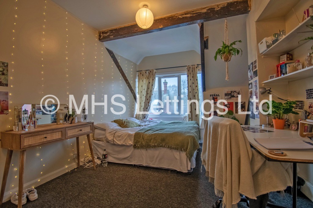 Photo of 9 Bedroom End Terraced House in 6 Regent Park Avenue, Leeds, LS6 2AU