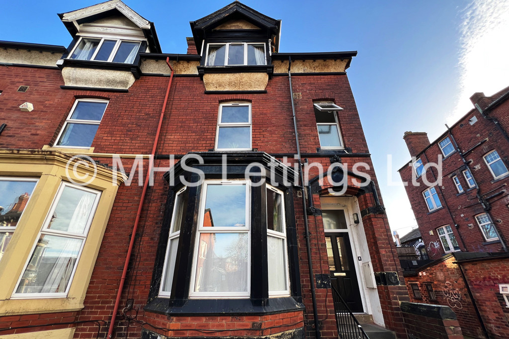 Photo of 9 Bedroom End Terraced House in 6 Regent Park Avenue, Leeds, LS6 2AU