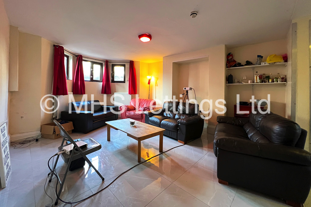 Photo of 9 Bedroom End Terraced House in 6 Regent Park Avenue, Leeds, LS6 2AU