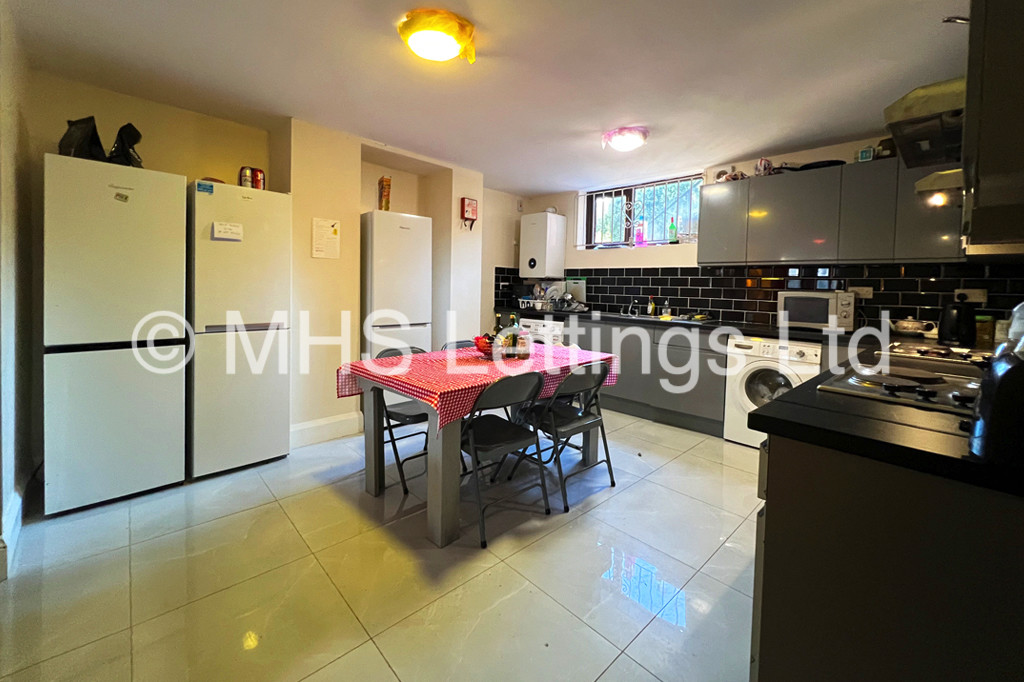 Photo of 9 Bedroom End Terraced House in 6 Regent Park Avenue, Leeds, LS6 2AU