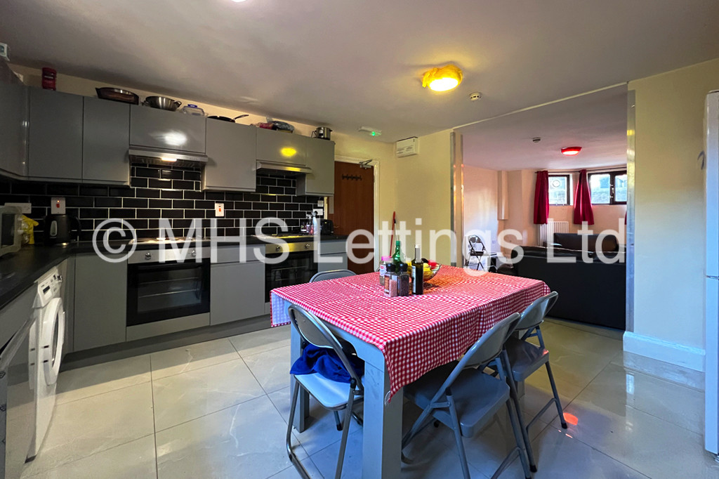 Photo of 9 Bedroom End Terraced House in 6 Regent Park Avenue, Leeds, LS6 2AU