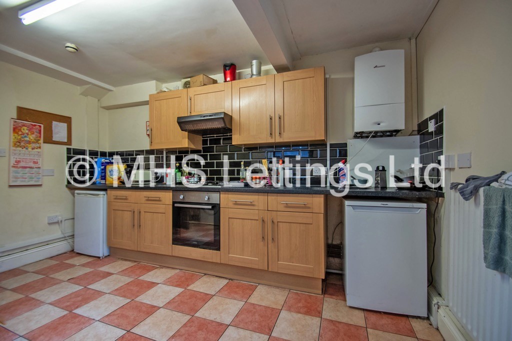 Photo of 9 Bedroom End Terraced House in 6 Regent Park Avenue, Leeds, LS6 2AU