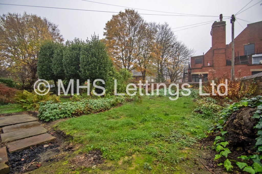Photo of 9 Bedroom End Terraced House in 6 Regent Park Avenue, Leeds, LS6 2AU