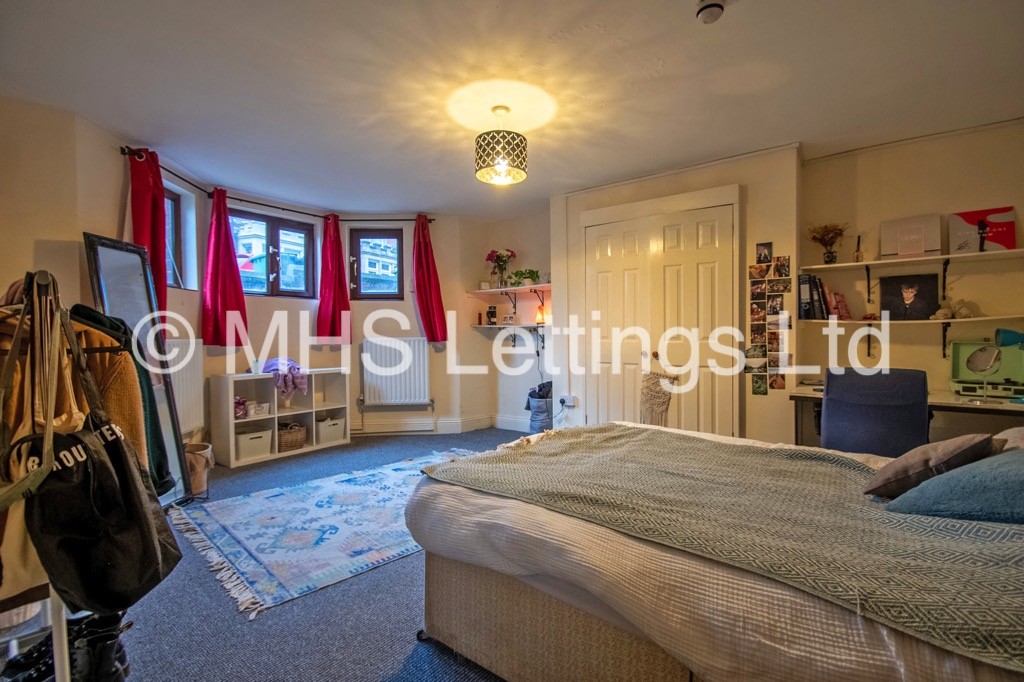 Photo of 9 Bedroom End Terraced House in 6 Regent Park Avenue, Leeds, LS6 2AU