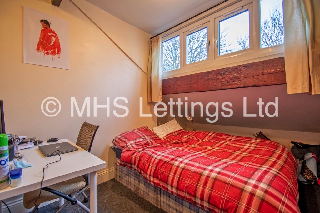 Photo of 10 Bedroom Mid Terraced House in 15 Regent Park Terrace, Leeds, LS6 2AX