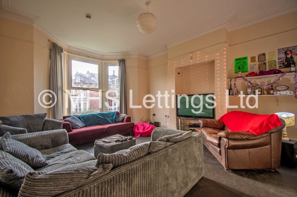 Photo of 10 Bedroom Mid Terraced House in 15 Regent Park Terrace, Leeds, LS6 2AX