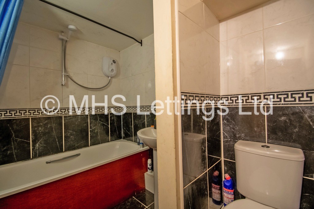 Photo of 10 Bedroom Mid Terraced House in 15 Regent Park Terrace, Leeds, LS6 2AX