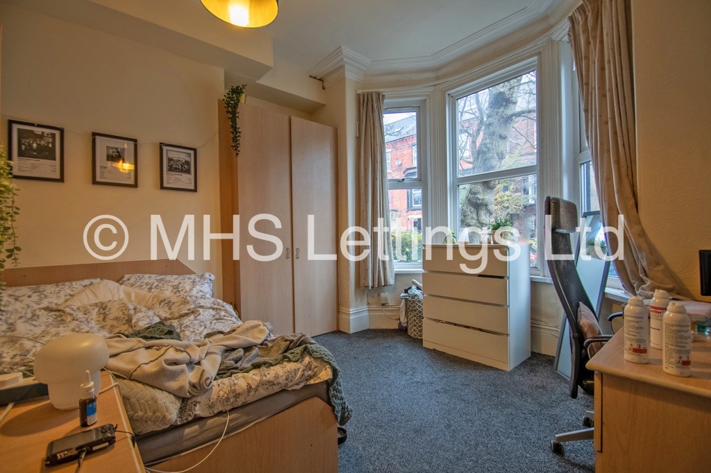 Photo of 7 Bedroom Mid Terraced House in 10 Regent Park Terrace, Leeds, LS6 2AX