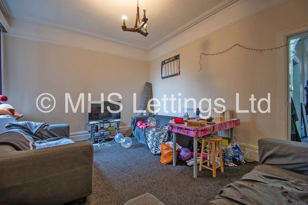 Photo of 7 Bedroom Mid Terraced House in 10 Regent Park Terrace, Leeds, LS6 2AX