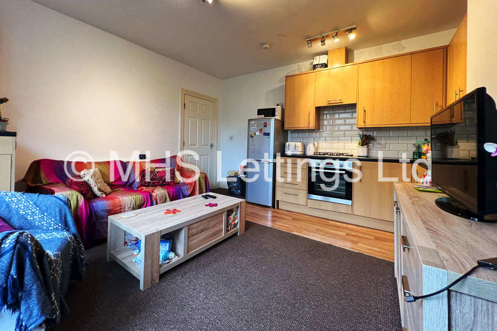 Photo of 2 Bedroom Ground Floor Flat in Ground Floor, 4 Norville Terrace, Leeds, LS6 1BS